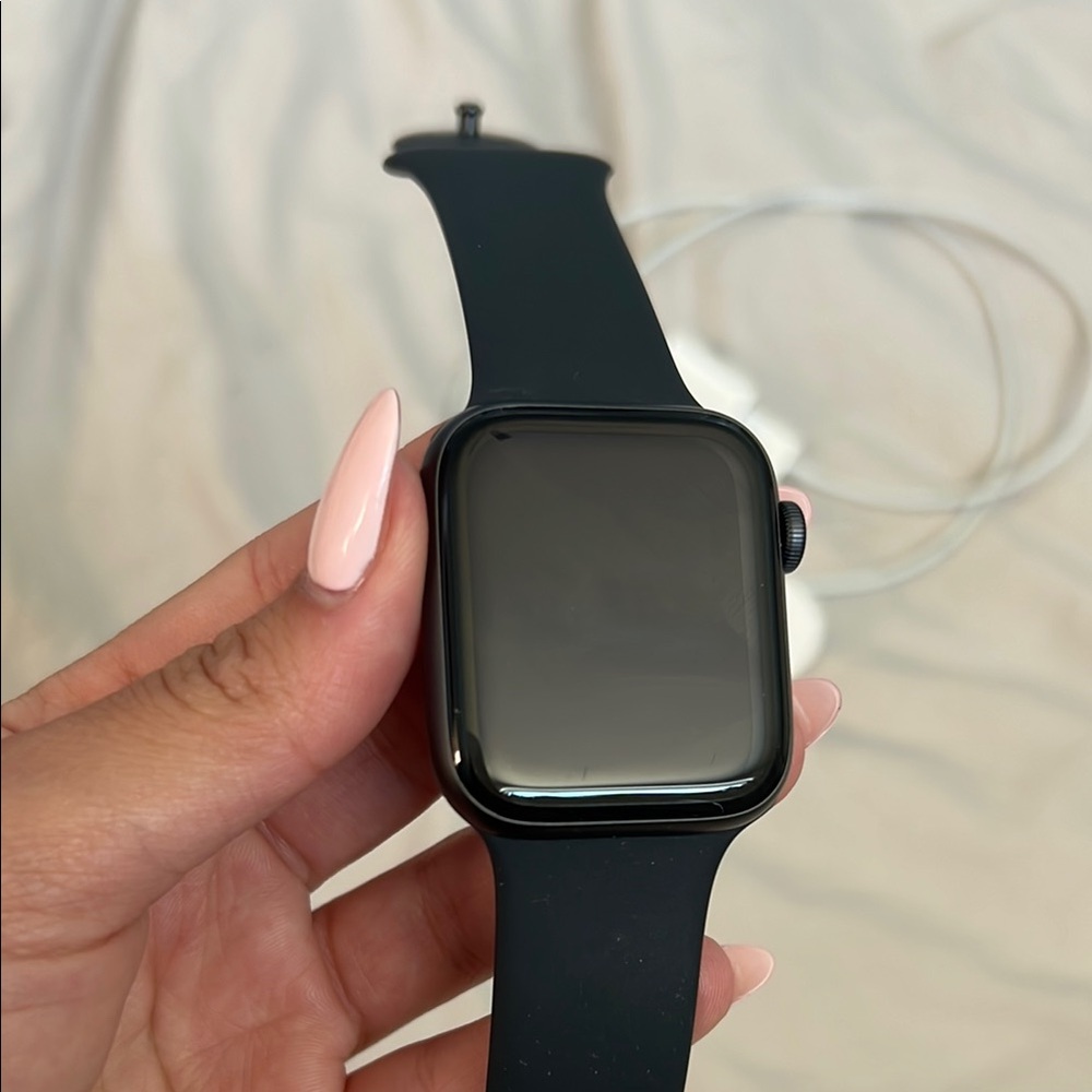 Apple Watch - image 2